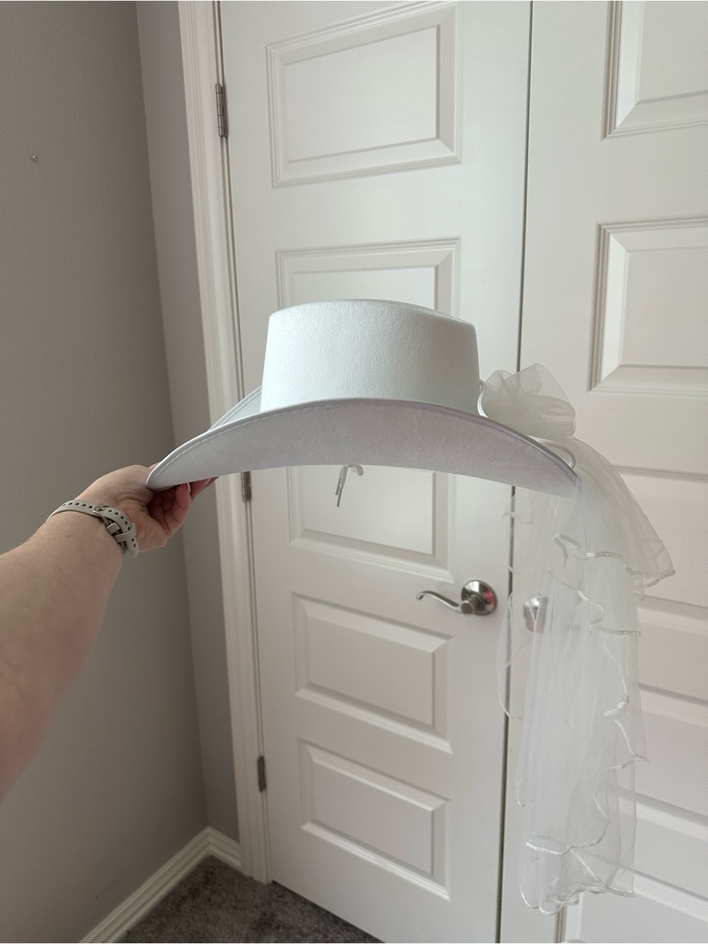 White Cowgirl Hat with Veil - Women's Western Accessory - Picture 3 of 6